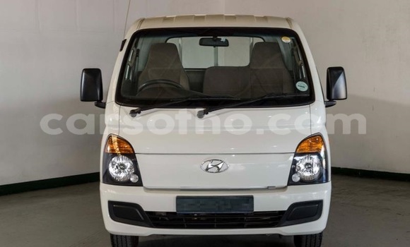 Sayi Na hannu Hyundai H1 White Mota in Roma a Maseru Sayi Na hannu Hyundai H1 White Mota in Roma a Maseru