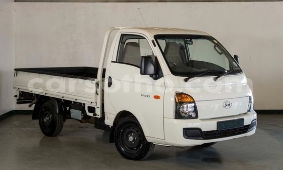 Sayi Na hannu Hyundai H1 White Mota in Roma a Maseru Sayi Na hannu Hyundai H1 White Mota in Roma a Maseru
