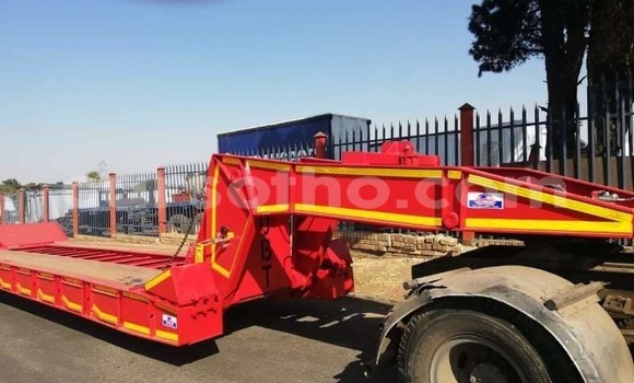 اشتري مستعمل Caterpillar 120 Red شاحنة في Maseru في Maseru اشتري مستعمل Caterpillar 120 Red شاحنة في Maseru في Maseru