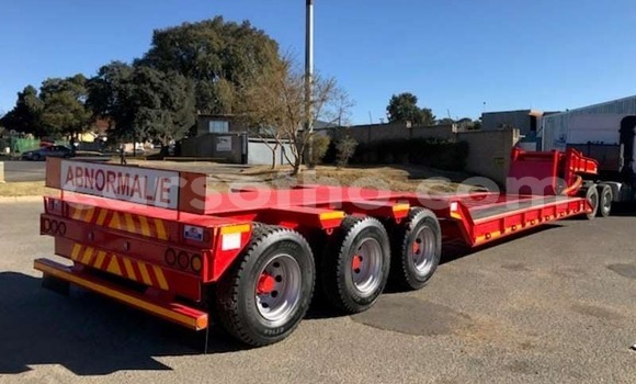 اشتري مستعمل Caterpillar 120 Red شاحنة في Maseru في Maseru اشتري مستعمل Caterpillar 120 Red شاحنة في Maseru في Maseru