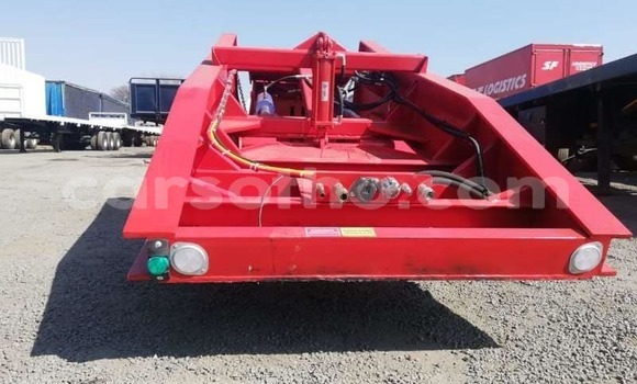 اشتري مستعمل Caterpillar 120 Red شاحنة في Maseru في Maseru اشتري مستعمل Caterpillar 120 Red شاحنة في Maseru في Maseru