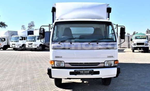 اشتري مستعمل Nissan UD White شاحنة في Maseru في Maseru اشتري مستعمل Nissan UD White شاحنة في Maseru في Maseru