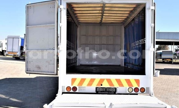 اشتري مستعمل Nissan UD White شاحنة في Maseru في Maseru اشتري مستعمل Nissan UD White شاحنة في Maseru في Maseru
