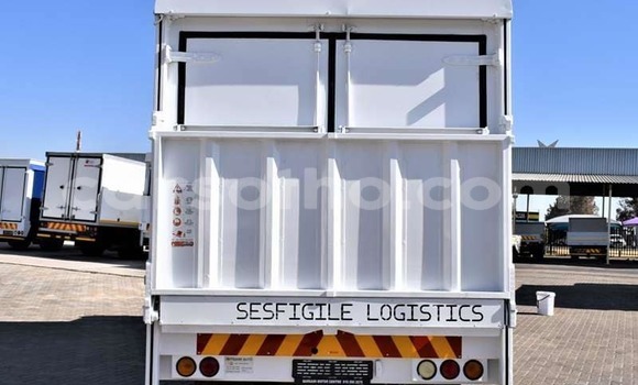 اشتري مستعمل Nissan UD White شاحنة في Maseru في Maseru اشتري مستعمل Nissan UD White شاحنة في Maseru في Maseru