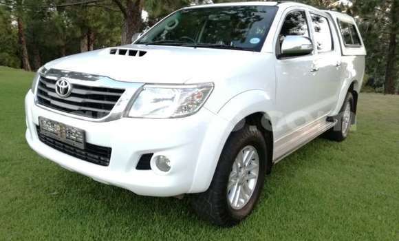 Buy Used Toyota Hilux White Car in Hlotse in Leribe Buy Used Toyota Hilux White Car in Hlotse in Leribe
