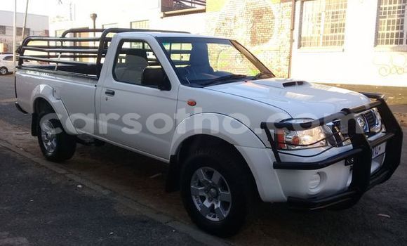 Sayi Na hannu Nissan NP 300 White Mota in Maputsoe a Leribe Sayi Na hannu Nissan NP 300 White Mota in Maputsoe a Leribe