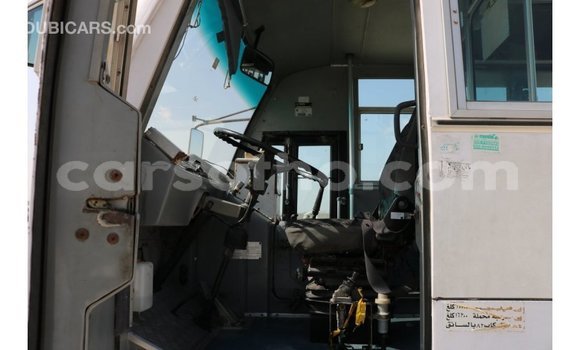 Sayi Imported TATA Xenon White Mota in Import - Dubai a Maseru