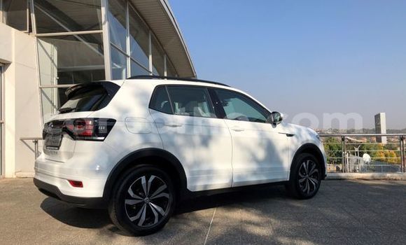 Buy Used Volkswagen Golf White Car in Maseru in Maseru Buy Used Volkswagen Golf White Car in Maseru in Maseru