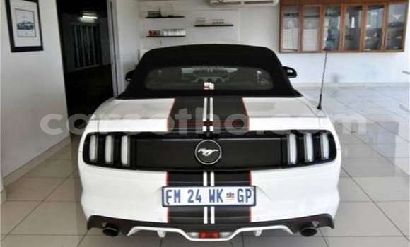 Buy Used Ford Mustang White Car in Mafeteng in Mafeteng Buy Used Ford Mustang White Car in Mafeteng in Mafeteng