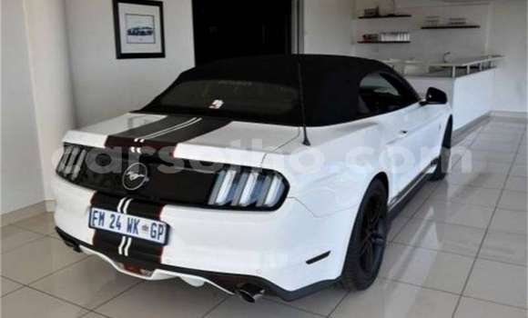 Buy Used Ford Mustang White Car in Mafeteng in Mafeteng Buy Used Ford Mustang White Car in Mafeteng in Mafeteng