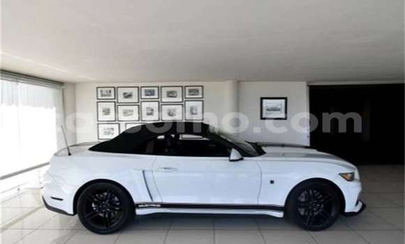 Buy Used Ford Mustang White Car in Mafeteng in Mafeteng Buy Used Ford Mustang White Car in Mafeteng in Mafeteng