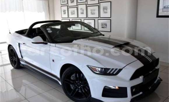 Buy Used Ford Mustang White Car in Mafeteng in Mafeteng Buy Used Ford Mustang White Car in Mafeteng in Mafeteng