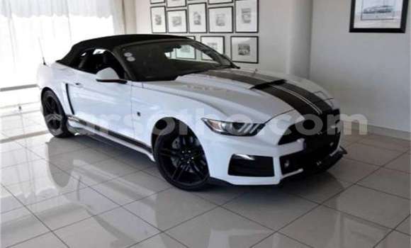 Buy Used Ford Mustang White Car in Mafeteng in Mafeteng Buy Used Ford Mustang White Car in Mafeteng in Mafeteng