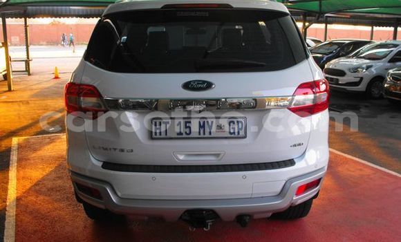 Acheter Occasion Voiture Ford Everest Blanc à Maputsoe, Leribe Acheter Occasion Voiture Ford Everest Blanc à Maputsoe, Leribe