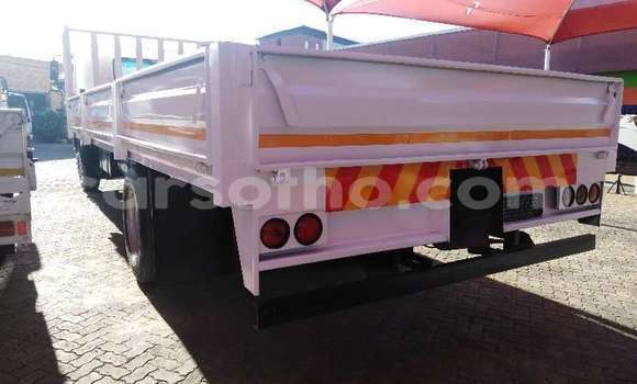 Buy Used Hino 300 Series White Truck in Maputsoa in Leribe Buy Used Hino 300 Series White Truck in Maputsoa in Leribe