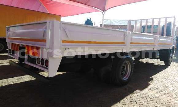 Buy Used Hino 300 Series White Truck in Maputsoa in Leribe Buy Used Hino 300 Series White Truck in Maputsoa in Leribe