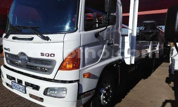 Buy Used Hino 300 Series White Truck in Maputsoa in Leribe Buy Used Hino 300 Series White Truck in Maputsoa in Leribe