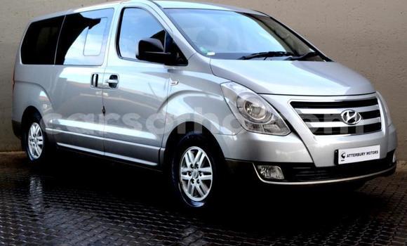 Sayi Na hannu Hyundai H1 Silver Mota in Maseru a Maseru Sayi Na hannu Hyundai H1 Silver Mota in Maseru a Maseru
