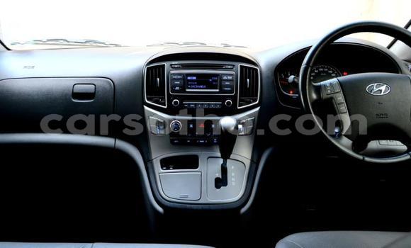 Sayi Na hannu Hyundai H1 Silver Mota in Maseru a Maseru Sayi Na hannu Hyundai H1 Silver Mota in Maseru a Maseru