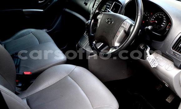 Sayi Na hannu Hyundai H1 Silver Mota in Maseru a Maseru Sayi Na hannu Hyundai H1 Silver Mota in Maseru a Maseru