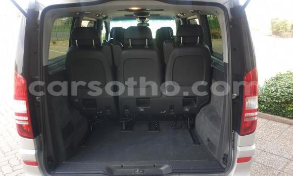 Sayi Na hannu Mercedes Viano Silver Mota in Maseru a Maseru Sayi Na hannu Mercedes Viano Silver Mota in Maseru a Maseru