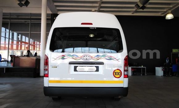 Buy Used Toyota Hiace Green Car in Hlotse in Leribe Buy Used Toyota Hiace Green Car in Hlotse in Leribe