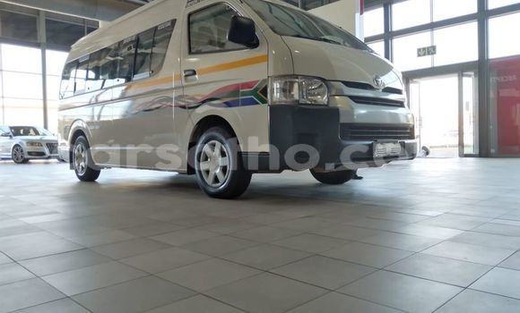 Buy Used Toyota Hiace Green Car in Hlotse in Leribe Buy Used Toyota Hiace Green Car in Hlotse in Leribe