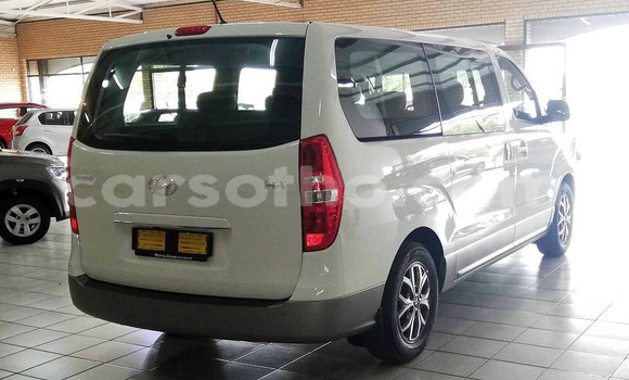 Buy Used Hyundai H1 Green Car in Mokhotlong in Berea Buy Used Hyundai H1 Green Car in Mokhotlong in Berea