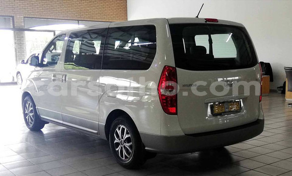 Buy Used Hyundai H1 Green Car in Mokhotlong in Berea Buy Used Hyundai H1 Green Car in Mokhotlong in Berea