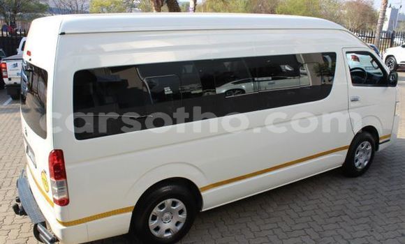 Buy Used Toyota Hiace White Car in Maputsoa in Leribe Buy Used Toyota Hiace White Car in Maputsoa in Leribe