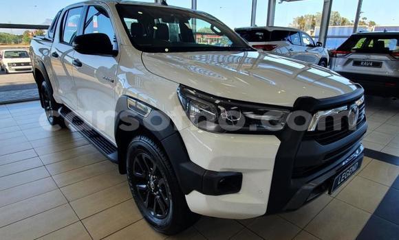 Sayi Na hannu Toyota Hilux White Mota in Maseru a Maseru Sayi Na hannu Toyota Hilux White Mota in Maseru a Maseru