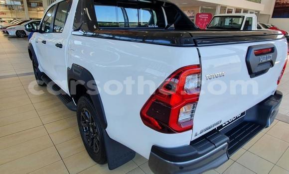 Sayi Na hannu Toyota Hilux White Mota in Maseru a Maseru Sayi Na hannu Toyota Hilux White Mota in Maseru a Maseru