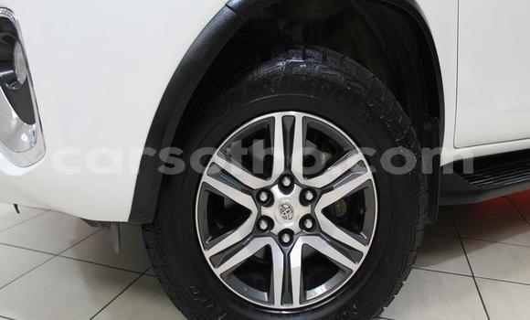 Sayi Na hannu Toyota Fortuner White Mota in Maseru a Maseru Sayi Na hannu Toyota Fortuner White Mota in Maseru a Maseru
