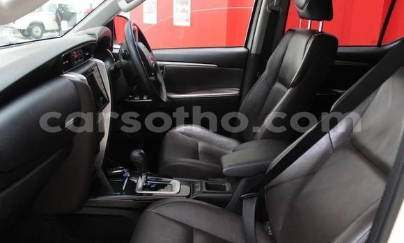 Sayi Na hannu Toyota Fortuner White Mota in Maseru a Maseru Sayi Na hannu Toyota Fortuner White Mota in Maseru a Maseru
