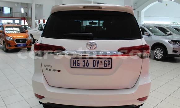 Sayi Na hannu Toyota Fortuner White Mota in Maseru a Maseru Sayi Na hannu Toyota Fortuner White Mota in Maseru a Maseru