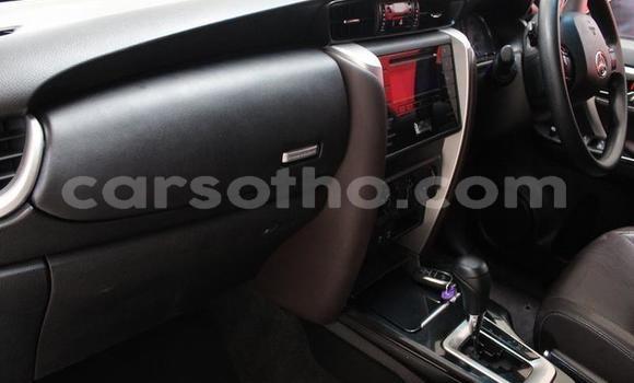 Sayi Na hannu Toyota Fortuner White Mota in Maseru a Maseru Sayi Na hannu Toyota Fortuner White Mota in Maseru a Maseru