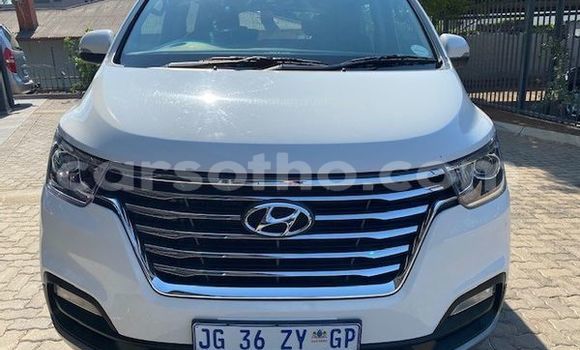 Sayi Na hannu Hyundai H1 White Mota in Maputsoe a Leribe Sayi Na hannu Hyundai H1 White Mota in Maputsoe a Leribe