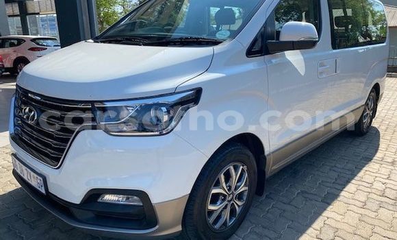 Sayi Na hannu Hyundai H1 White Mota in Maputsoe a Leribe Sayi Na hannu Hyundai H1 White Mota in Maputsoe a Leribe
