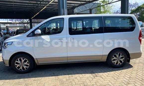 Sayi Na hannu Hyundai H1 White Mota in Maputsoe a Leribe Sayi Na hannu Hyundai H1 White Mota in Maputsoe a Leribe