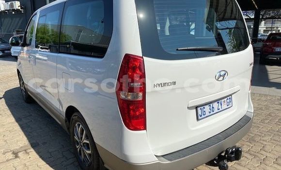 Sayi Na hannu Hyundai H1 White Mota in Maputsoe a Leribe Sayi Na hannu Hyundai H1 White Mota in Maputsoe a Leribe