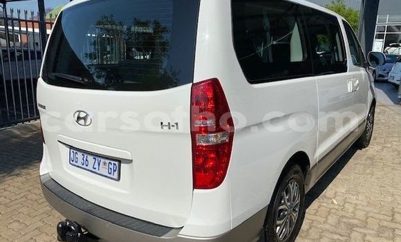 Sayi Na hannu Hyundai H1 White Mota in Maputsoe a Leribe Sayi Na hannu Hyundai H1 White Mota in Maputsoe a Leribe