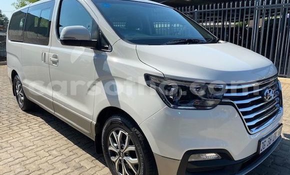 Sayi Na hannu Hyundai H1 White Mota in Maputsoe a Leribe Sayi Na hannu Hyundai H1 White Mota in Maputsoe a Leribe