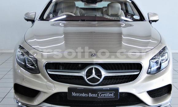 Sayi Na hannu Mercedes-Benz S–Class Silver Mota in Maseru a Maseru Sayi Na hannu Mercedes-Benz S–Class Silver Mota in Maseru a Maseru