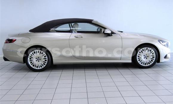 Sayi Na hannu Mercedes-Benz S–Class Silver Mota in Maseru a Maseru Sayi Na hannu Mercedes-Benz S–Class Silver Mota in Maseru a Maseru