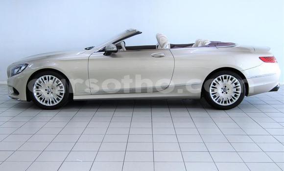 Sayi Na hannu Mercedes-Benz S–Class Silver Mota in Maseru a Maseru Sayi Na hannu Mercedes-Benz S–Class Silver Mota in Maseru a Maseru