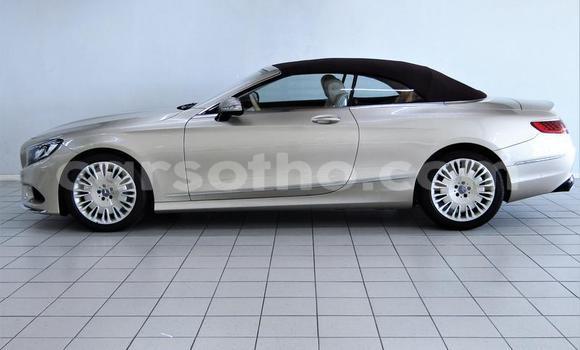 Sayi Na hannu Mercedes-Benz S–Class Silver Mota in Maseru a Maseru Sayi Na hannu Mercedes-Benz S–Class Silver Mota in Maseru a Maseru