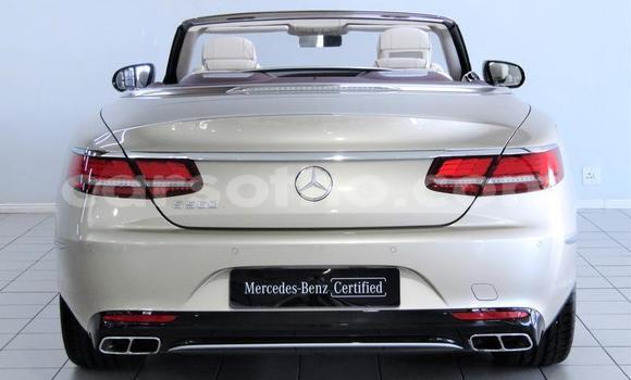 Sayi Na hannu Mercedes-Benz S–Class Silver Mota in Maseru a Maseru Sayi Na hannu Mercedes-Benz S–Class Silver Mota in Maseru a Maseru