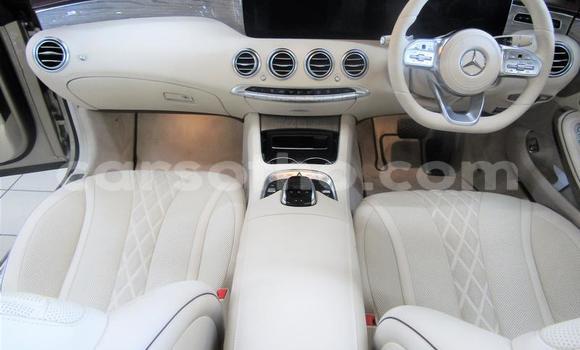 Sayi Na hannu Mercedes-Benz S–Class Silver Mota in Maseru a Maseru Sayi Na hannu Mercedes-Benz S–Class Silver Mota in Maseru a Maseru