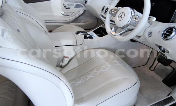 Sayi Na hannu Mercedes-Benz S–Class Silver Mota in Maseru a Maseru Sayi Na hannu Mercedes-Benz S–Class Silver Mota in Maseru a Maseru