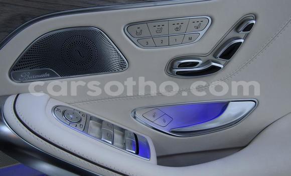 Sayi Na hannu Mercedes-Benz S–Class Silver Mota in Maseru a Maseru Sayi Na hannu Mercedes-Benz S–Class Silver Mota in Maseru a Maseru